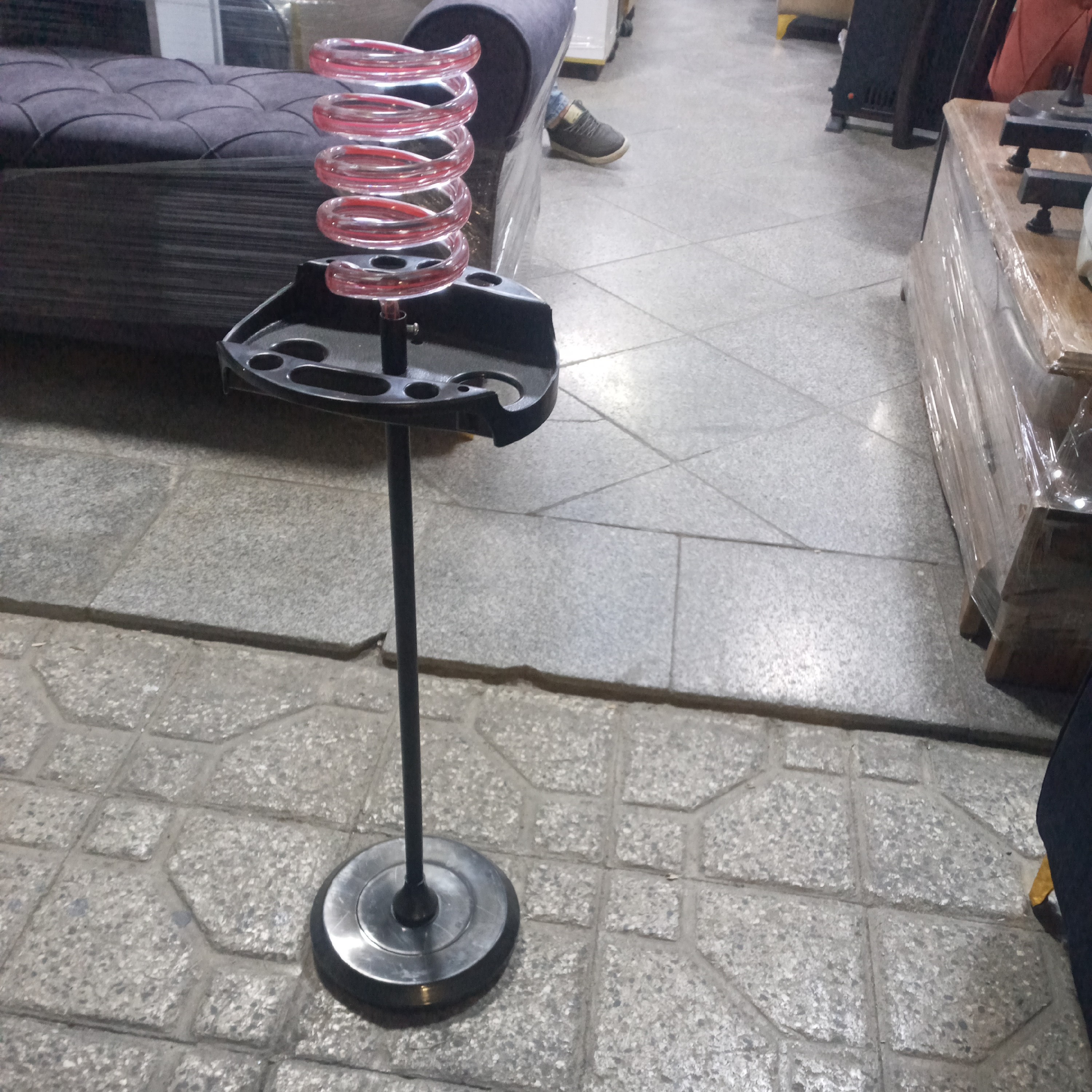 پایه سشوار به صورت پسکرایه می باشد